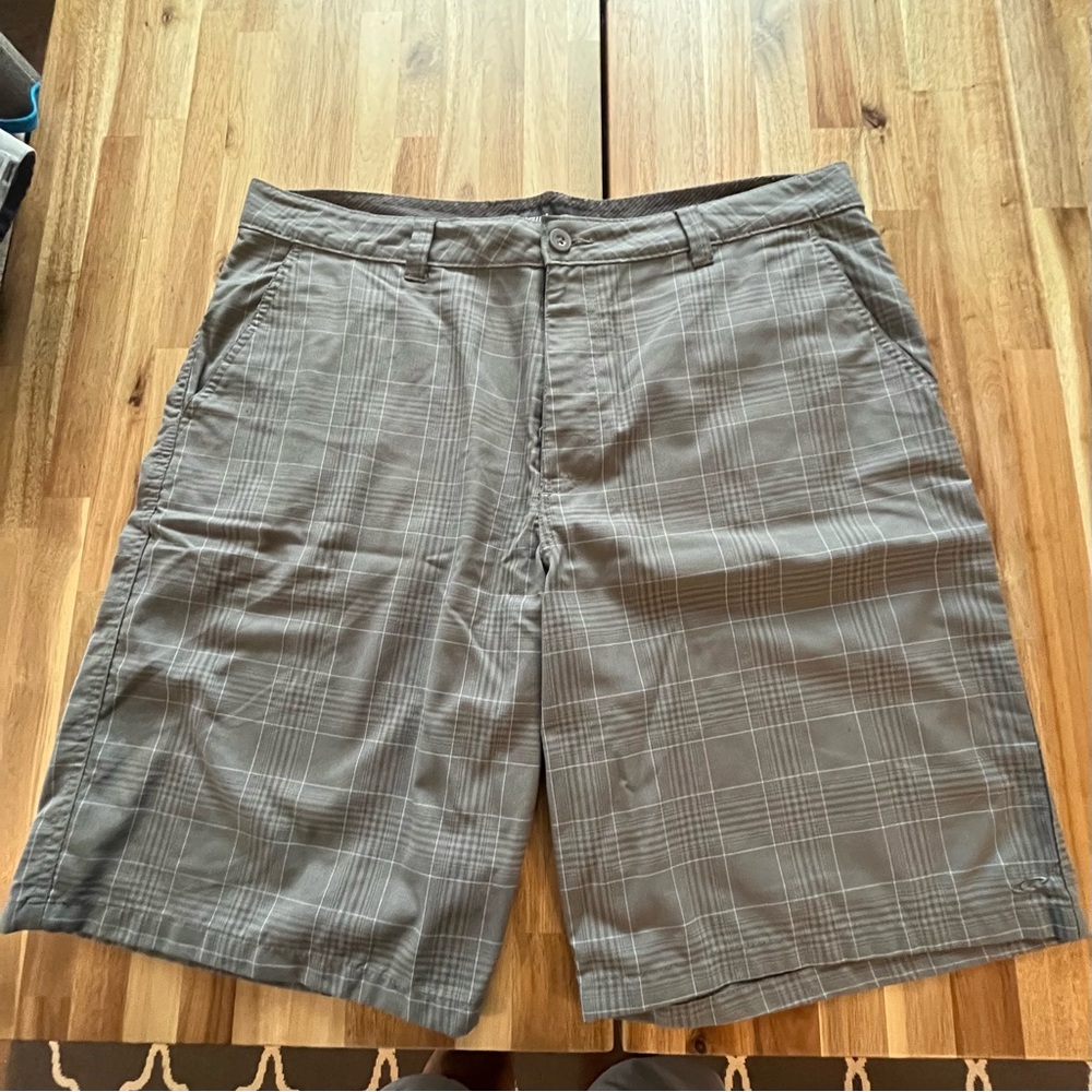 O’Neill Gray plaid shorts Men’s Size 38